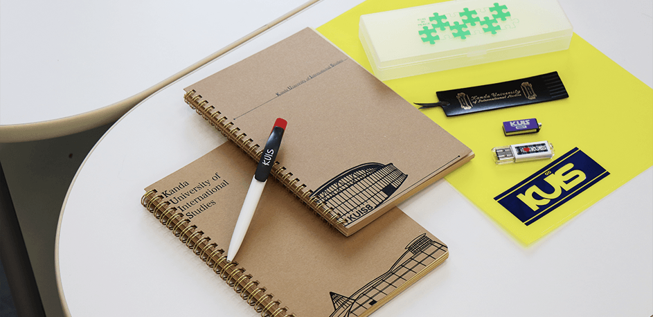 文房具やUSBの写真